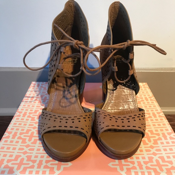 Gianni Bini Heels - Picture 2 of 7